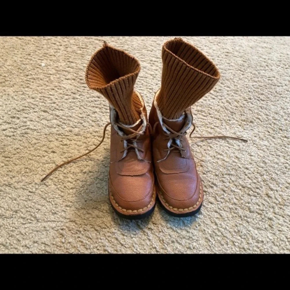 Tan Faux Leather Lace Up Ankle Boots with Ribbed Knit‎ Sock Cuff size 5 Lining